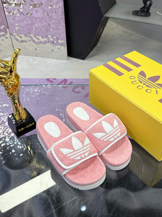 GG x Adidas Slipper Pink White Canvas 672155