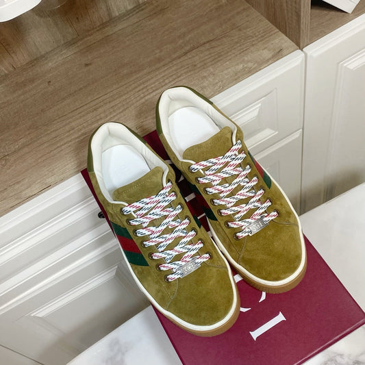 Gucci 26s Sneaker In Olive Brown Suede
