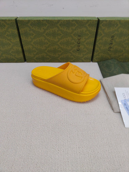 GG Lide Sandal With Interlocking Yellow Rubber 788125