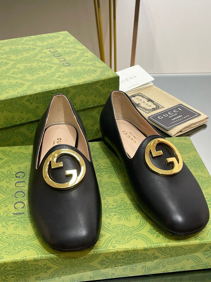 BLONDIE LOGO-PLAQUE LOAFERS IN BLACK CALFSKIN
