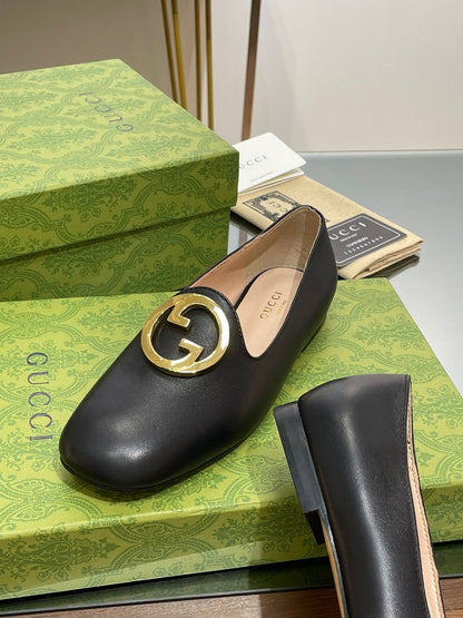 BLONDIE LOGO-PLAQUE LOAFERS IN BLACK CALFSKIN