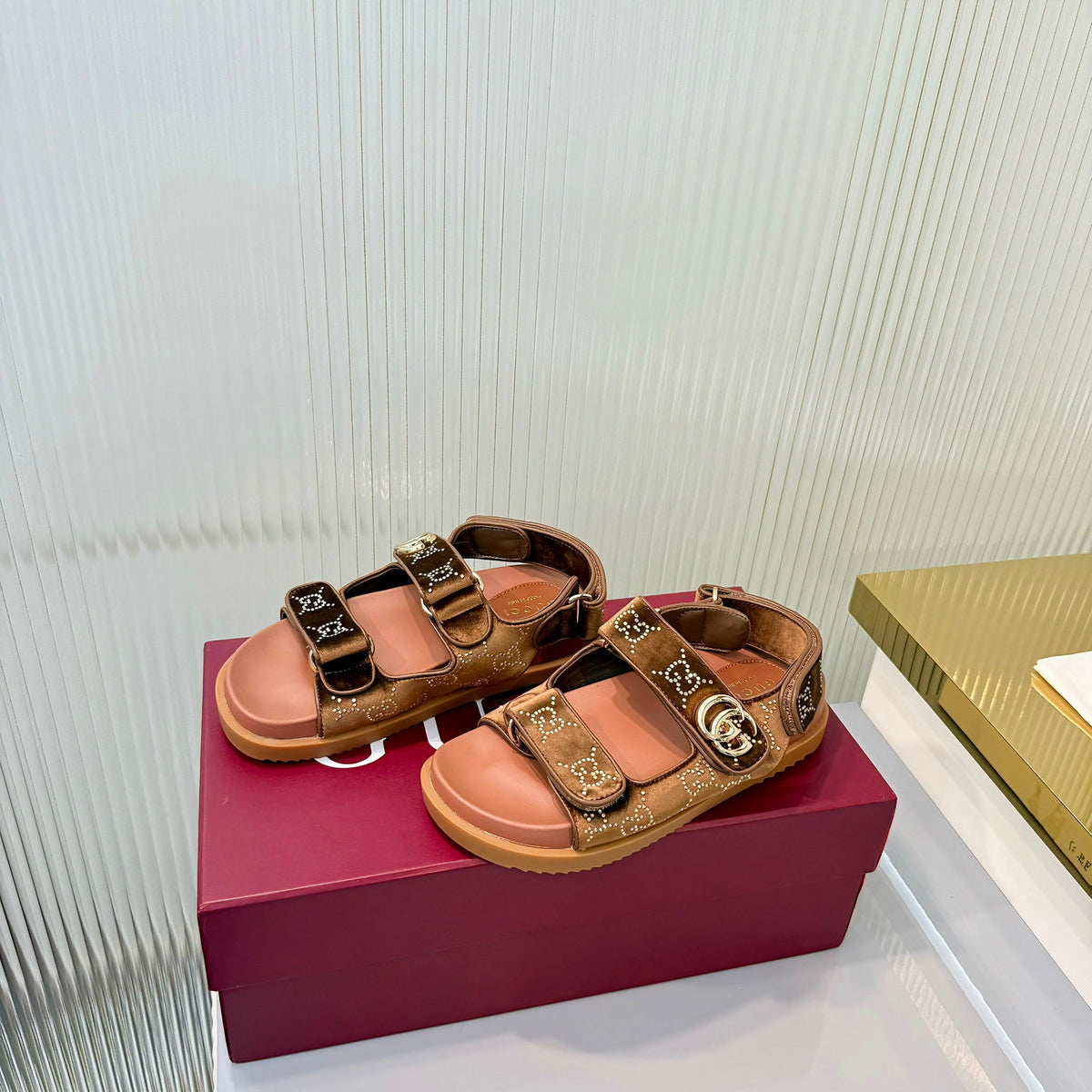 GG 26s Dad Sandals Brown Leather Velvet 714861