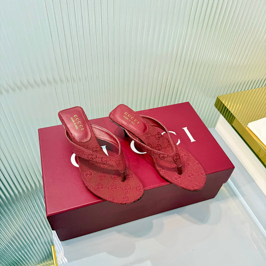 GG Vittoria Thong Sandals Red Canvas 714871