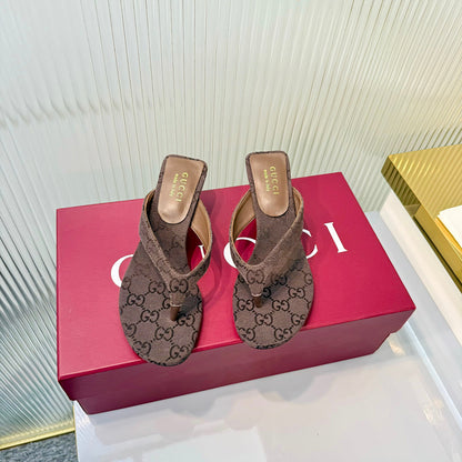 GG Vittoria Thong Sandals Coffee Canvas 714872