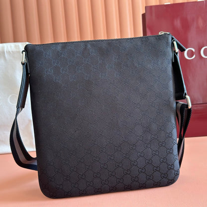 GG Messenger Bag Black GG Supreme Canvas 280980