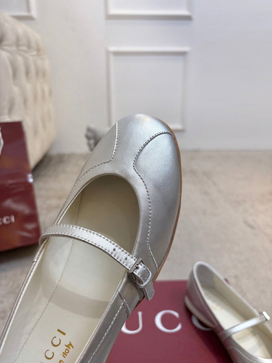 GG Shift Ballerina Sliver Leather 824475