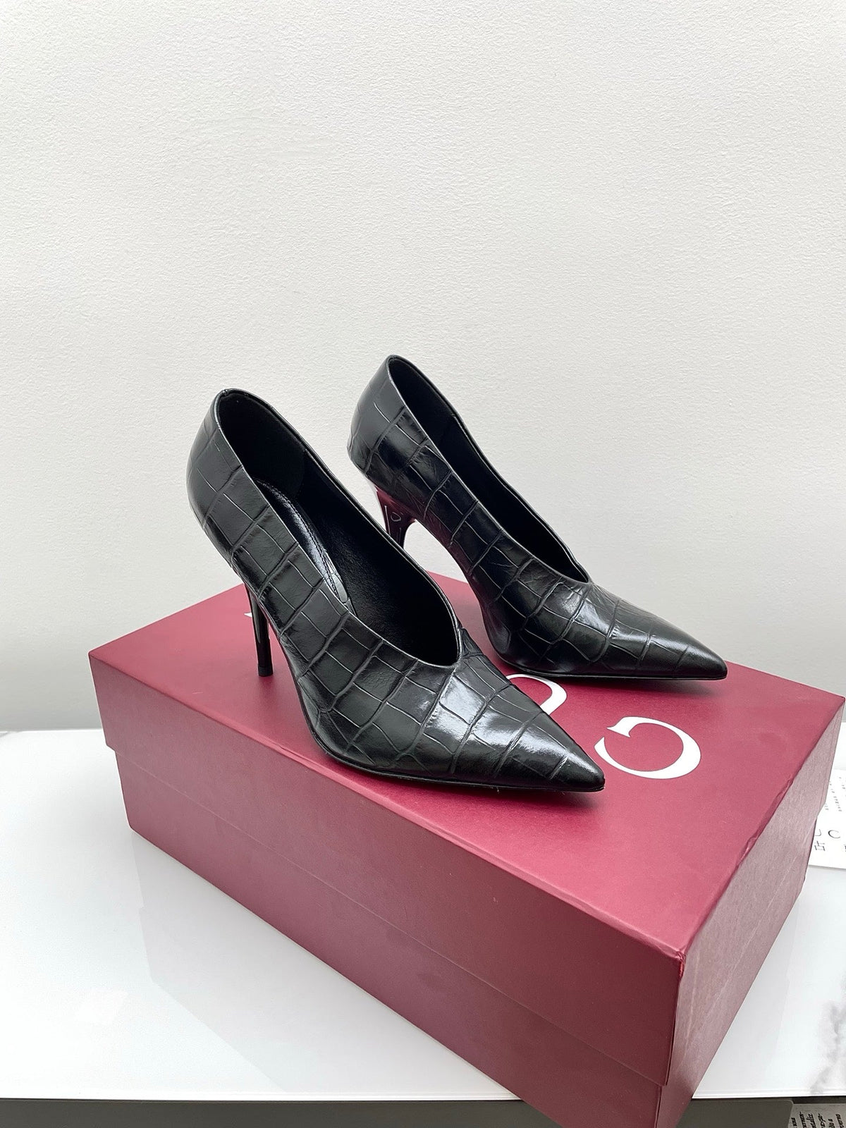 GG 25Ss Crocodile Pattern Pointed Toe High Heels Black Leather 511499