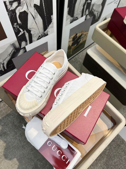 GG Chunky Sneaker White Cream Canvas 547438
