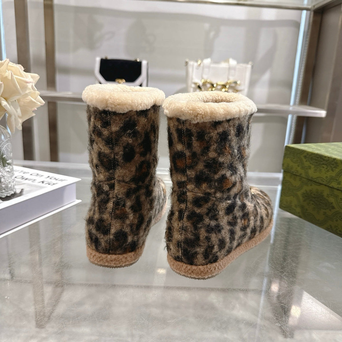 GG Horsebit Snow Leopard Woolen Fleece 576258