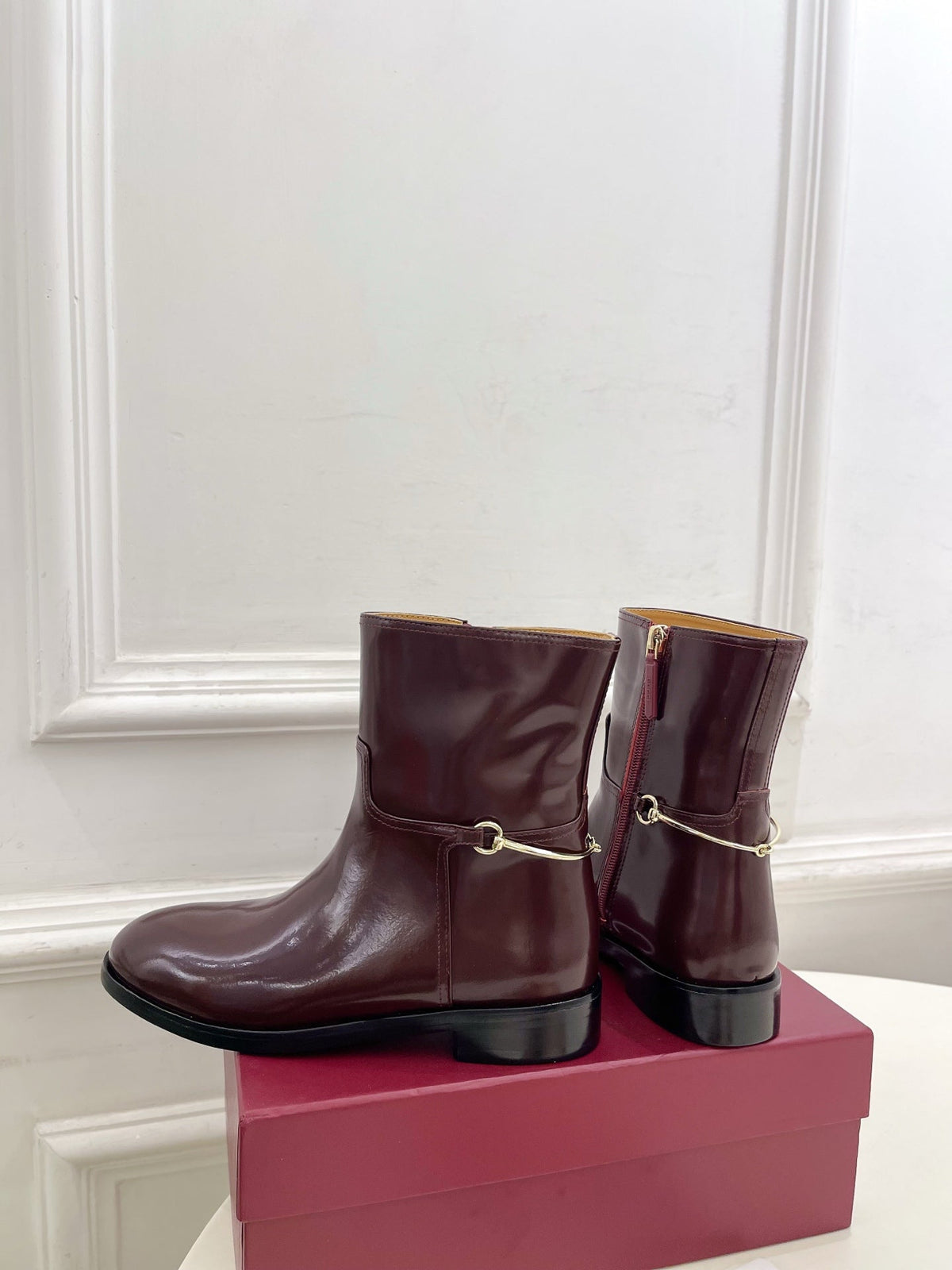 Gucci 25𝐬𝐬 horsebit ankle boots burgundy patent calfskin 435385